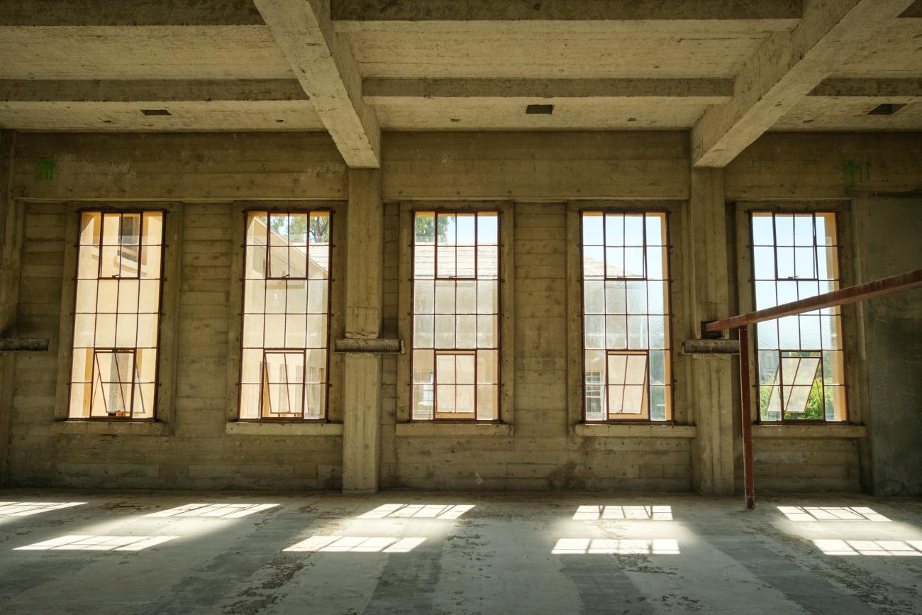 A  view of GSE construction facing the former Cubberley Library, which will become a gathering space. (Photo: Ryan Zhang)